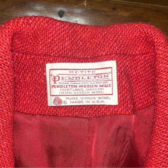 Pendleton Red 100%Virgin Wool ButtonUP Blazer Size Petite - Picture 2 of 6